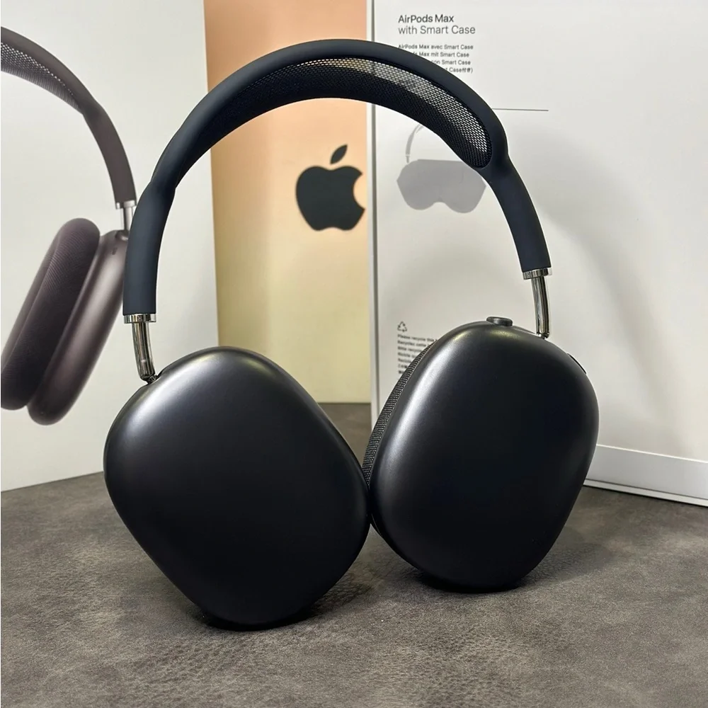 Apple AirPods Max - Midnight / BRAND NEW SEALED BOX W/ APPLE WARRANTY